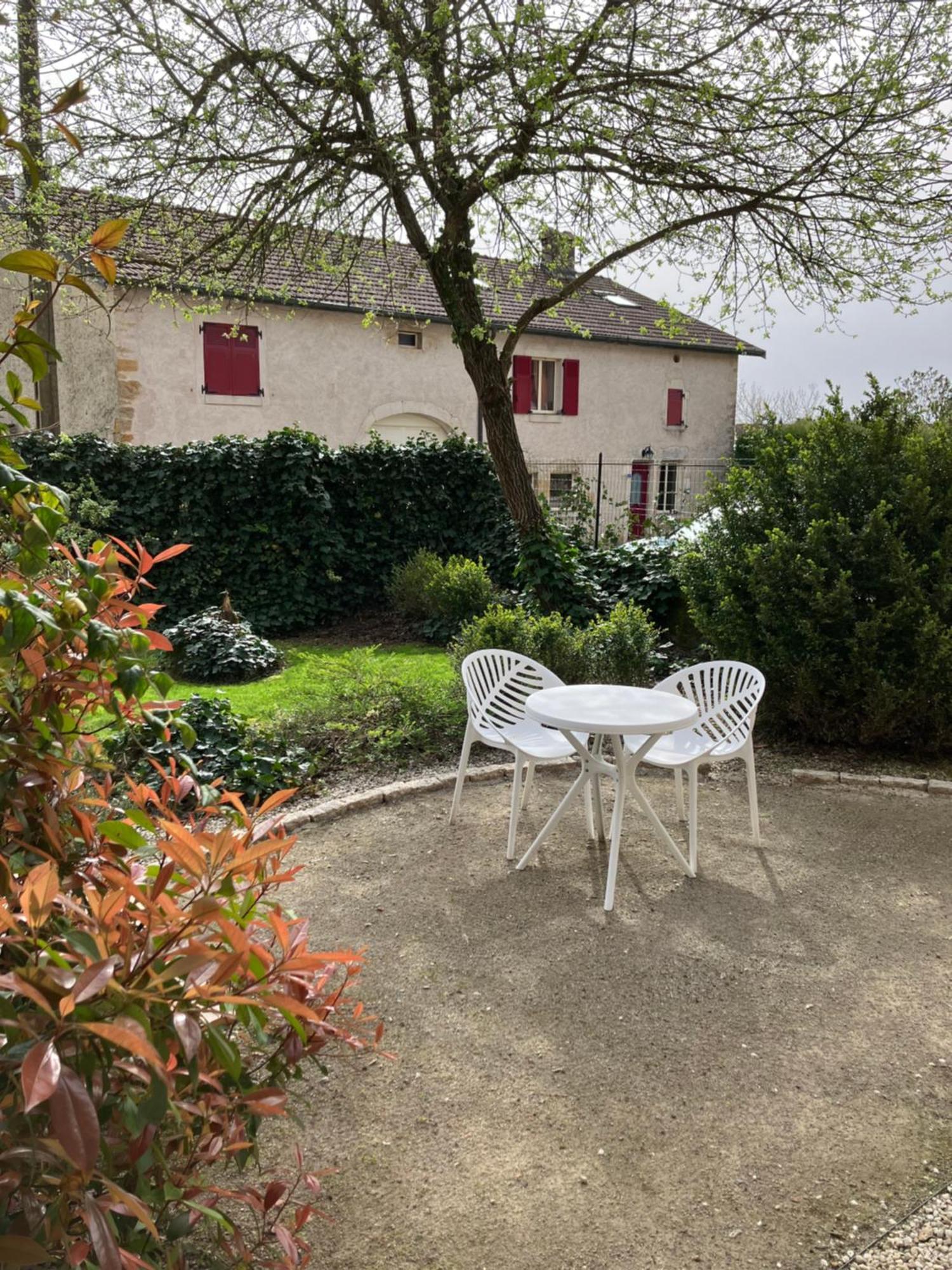Le Temps Retrouve Hotel Rouvres-la-Chetive Exterior photo